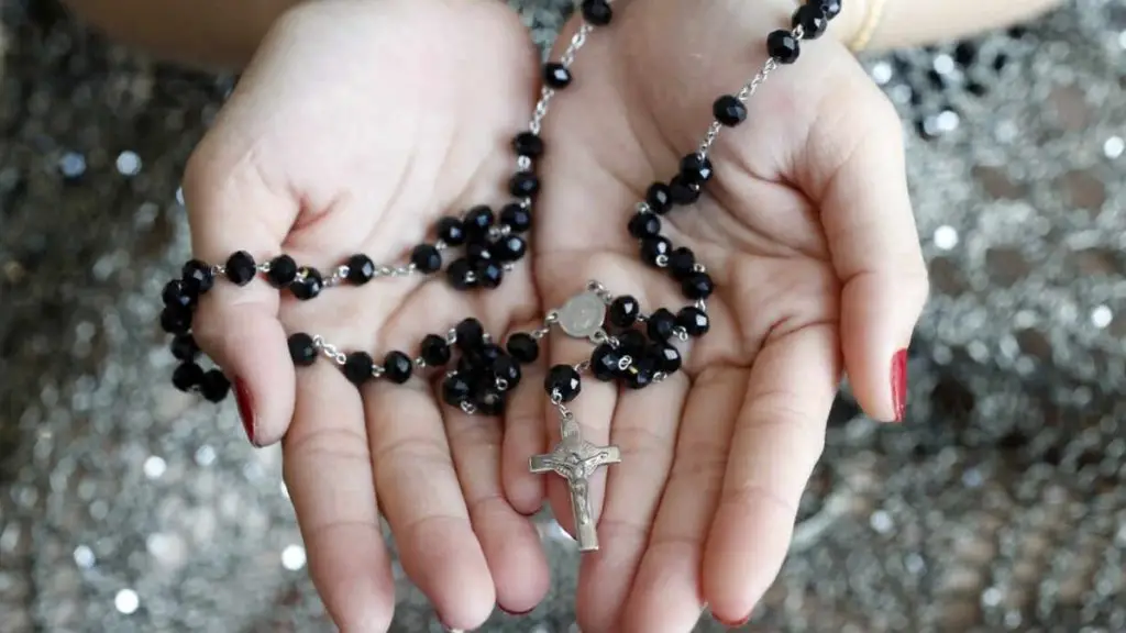 five-tips-for-what-to-wear-to-a-rosary-service-kabbalah-center